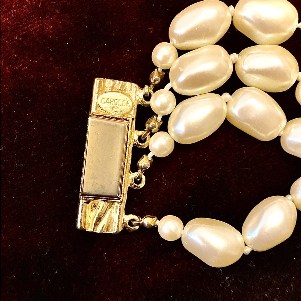 Vintage Carolee Pearl Four Strand Cream Colored Bracelet - Picture 4 of 8